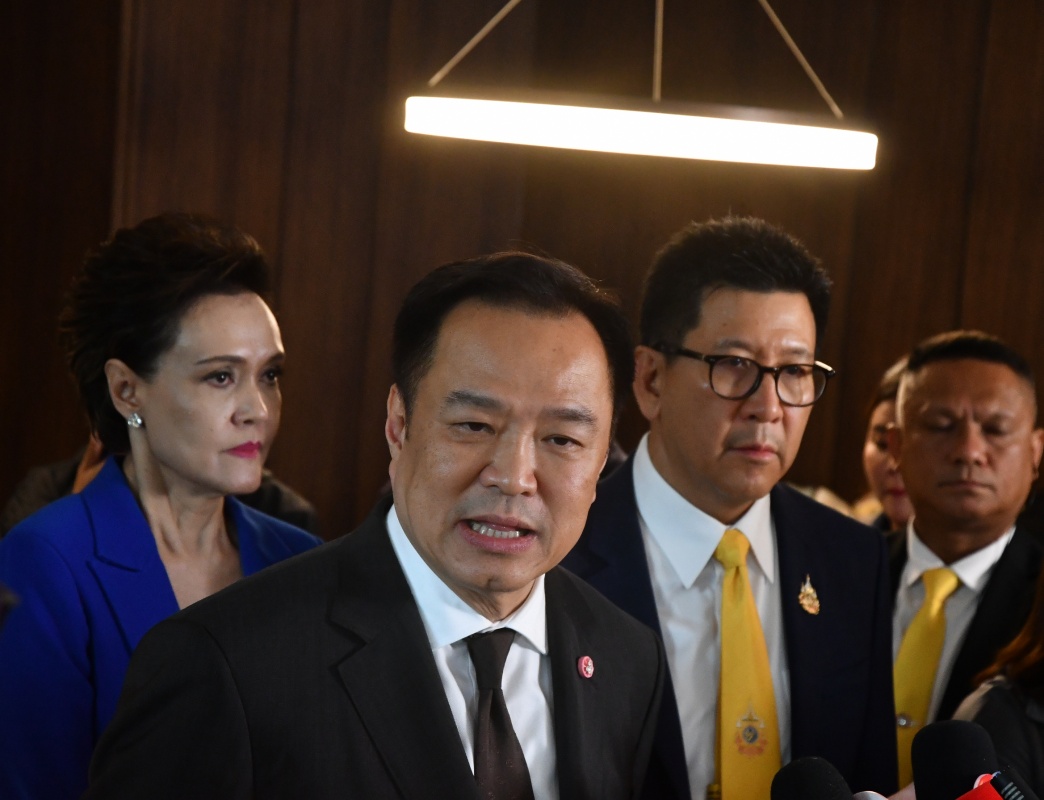 นายกฯ เตรียมนโยบายเร่งด่วนสภา สางปัญหาชายแดน แก้รธน. คนละครึ่ง