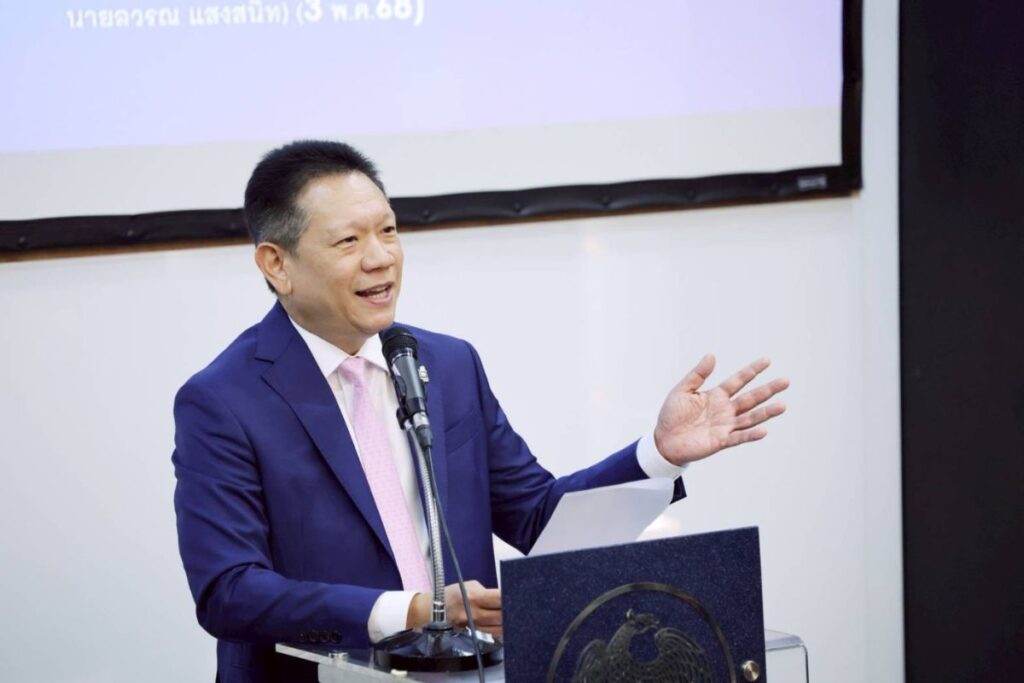 ลวรณ แสงสนิท