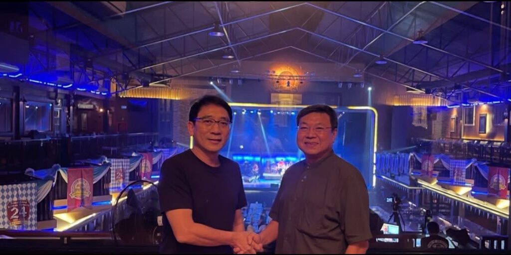 ‘หนุ่มเมืองจันท์-สุพจน์‘ ทลายกรอบเคยชิน จัดคอนเสิร์ตโรงเบียร์ วันอาทิตย์กลางวัน