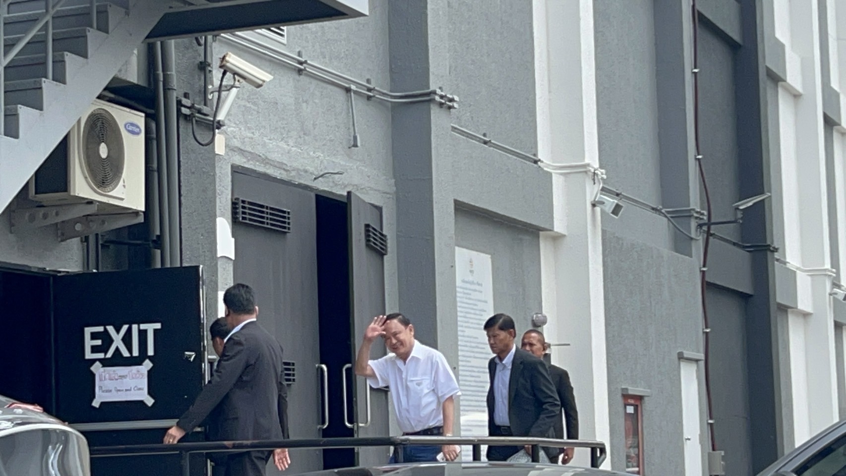 ทักษิณ รับ ไว้ใจธรรมนัสเกินไป เพื่อไทยรวมเสียงถามตุลาการฯหมดอายุฟันคดีอิ๊งค์