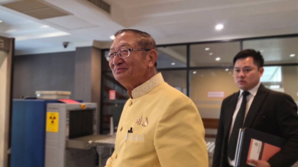 นพ.พรหมินทร์ เลิศสุริย์เดช