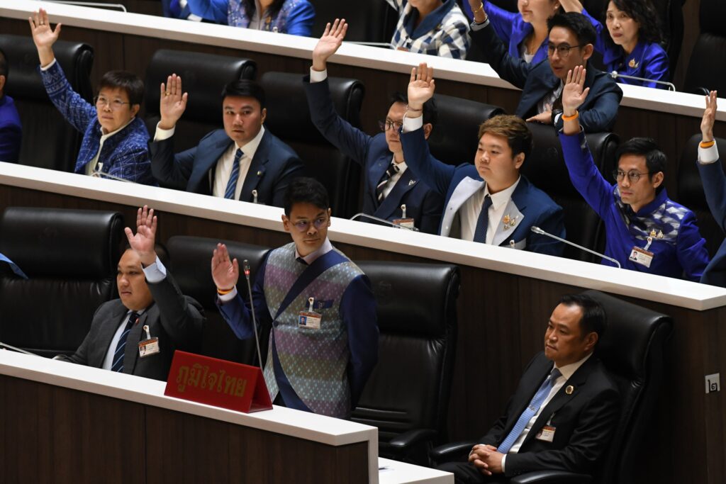 มติสภา โหวต "อนุทิน ชาญวีรกูล" เป็นนายกรัฐมนตรี คนที่ 32
