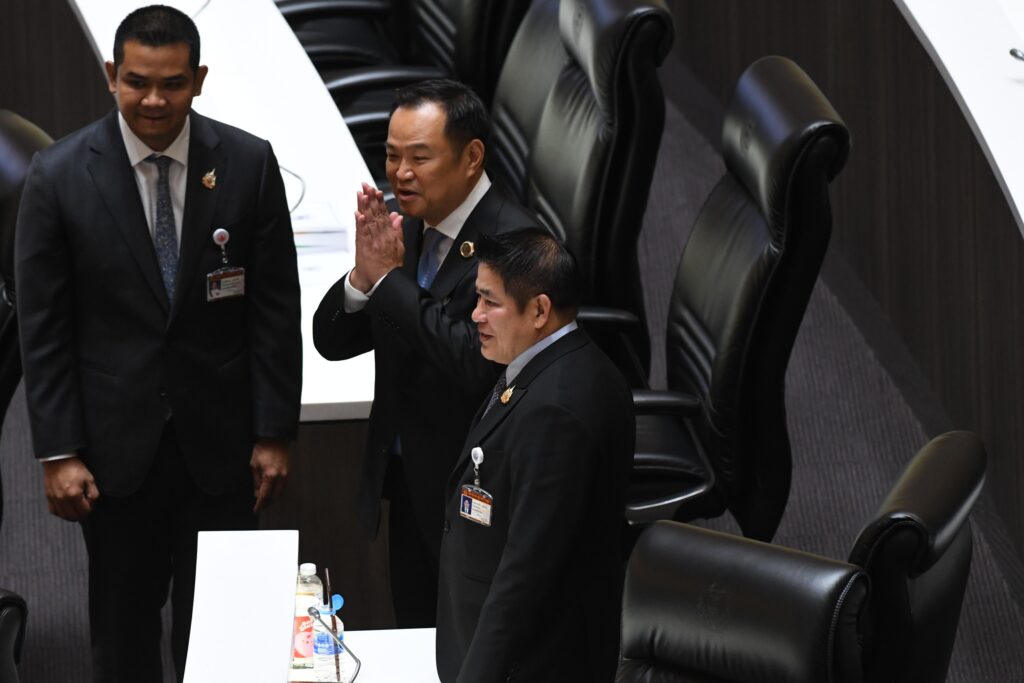 นายอนุทิน ชาญวีรกูล และร.อ.ธรรมนัส พรหมเผ่า
