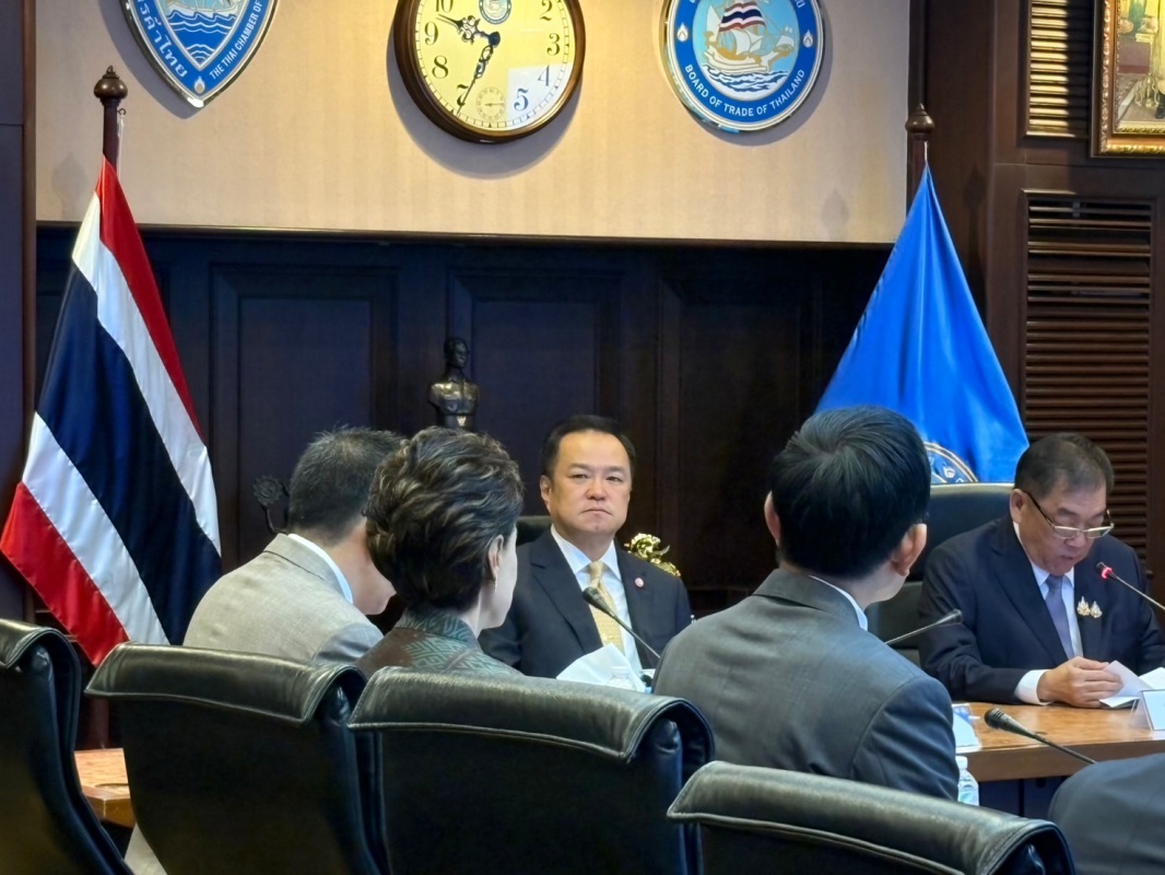 นายกฯ นำทีมเศรษฐกิจ ถกสภาหอการค้าไทย ยันแต่งตั้ง ครม.เสร็จลุยงานทันที