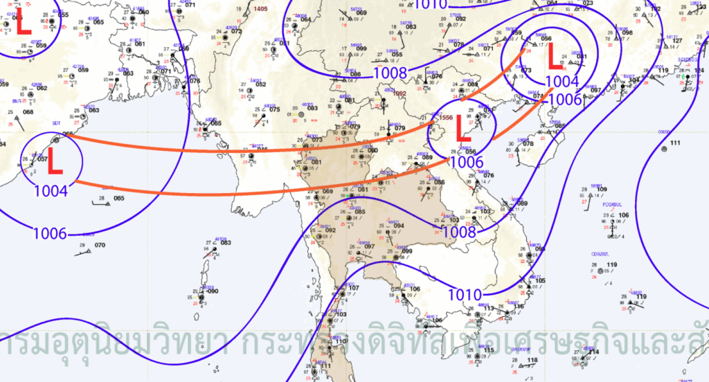 แผนที่อากาศผิวพื้น : ร่องมรสุมพาดผ่านภาคเหนือและภาคตะวันออกเฉียงเหนือตอนบน และมีหย่อมความกดอากาศต่ำกำลังแรงทางตอนล่างของประเทศจีน