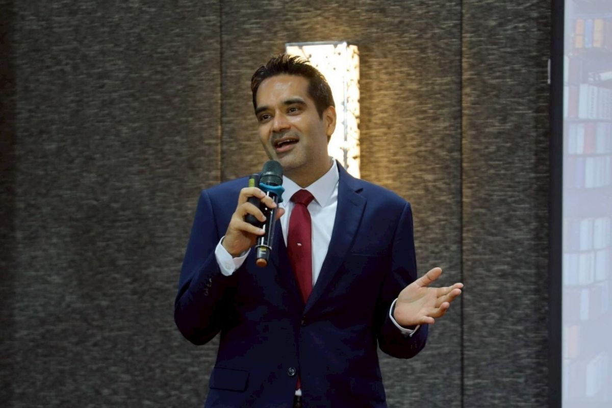 ดร.อมรเทพ ชี้การเมืองไทยเสี่ยงเข้าสู่ทางตันครั้งใหญ่ ฉุดเศรษฐกิจแย่