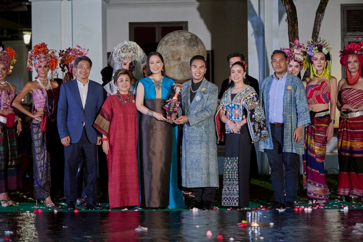 มิสอินเตอร์เนชั่นแนลควีน 2025 สวยสะกดในชุดล้านนาร่วมสมัย