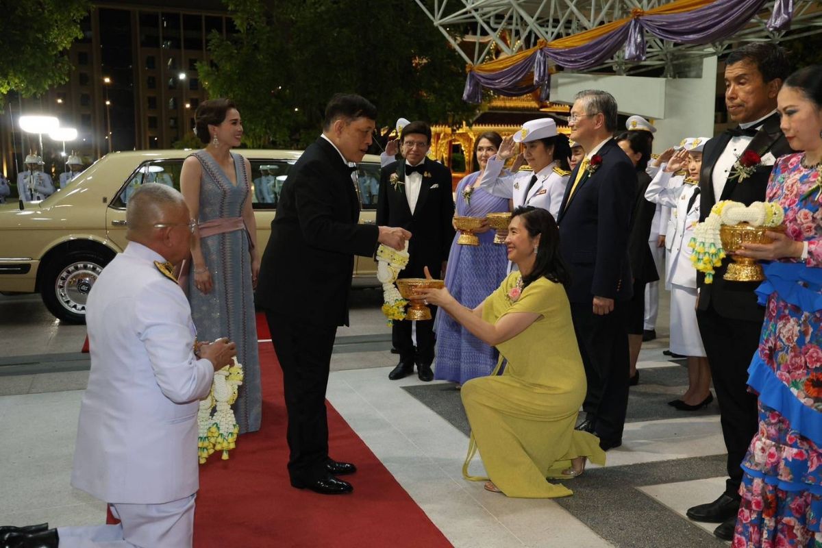 ในหลวง พระราชินี เสด็จฯ ทอดพระเนตรคอนเสิร์ตโอเปรา ระดับตำนาน