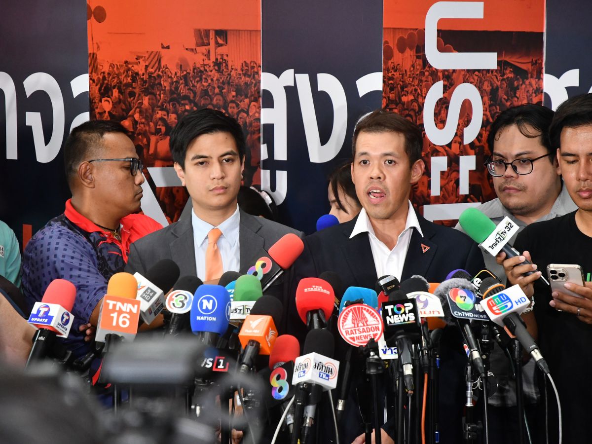 วงประชุม สส.พรรคประชาชน เสียงแตก รู้พรุ่งนี้ ชู อนุทิน หรือ ชัยเกษม นายกฯ 