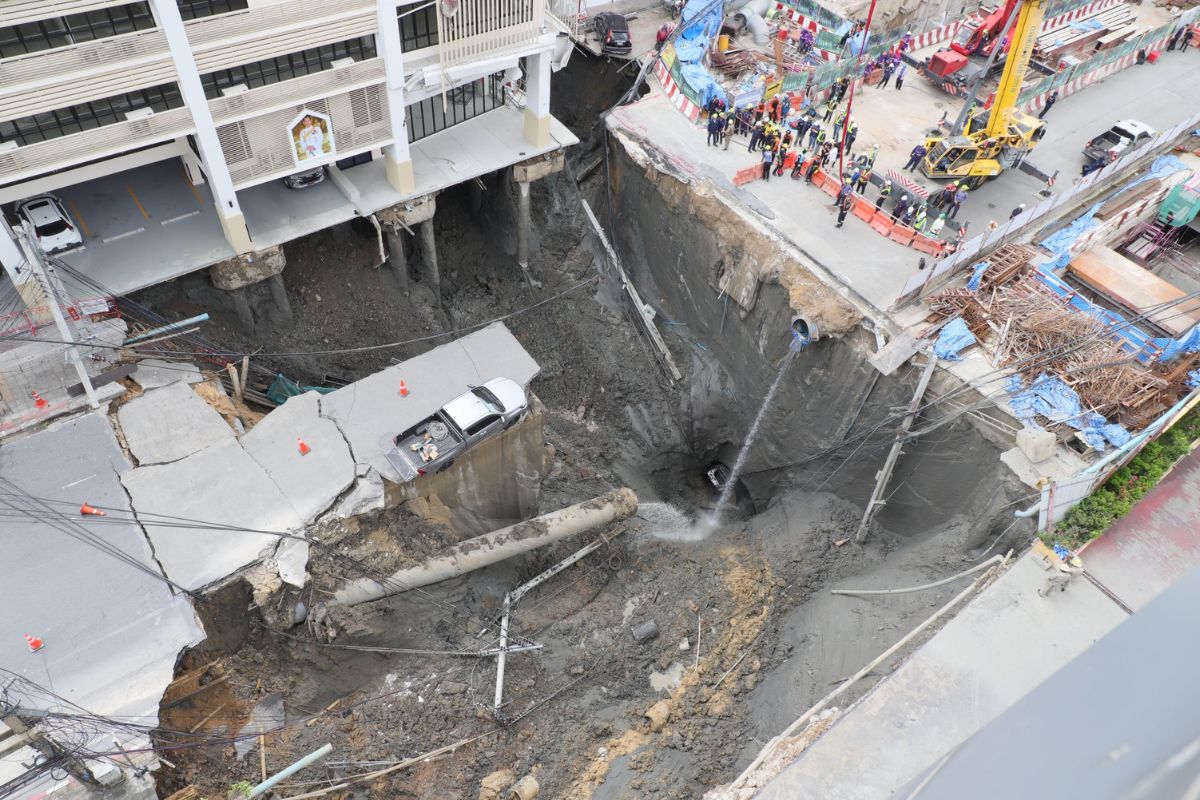 ถนนสามเสนทรุด หน้าวชิรพยาบาลซ่อมยาวถึงปี‘70 เปิด 4 สาเหตุที่แท้จริง