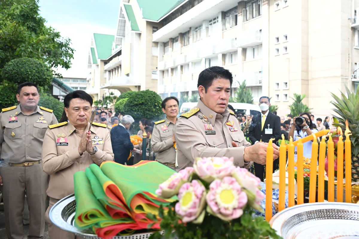 ธรรมนัส นำทีมรัฐมนตรีช่วยฯ เข้ากระทรวง ชู 3 เดือนแก้ปัญหาราคาเกษตร