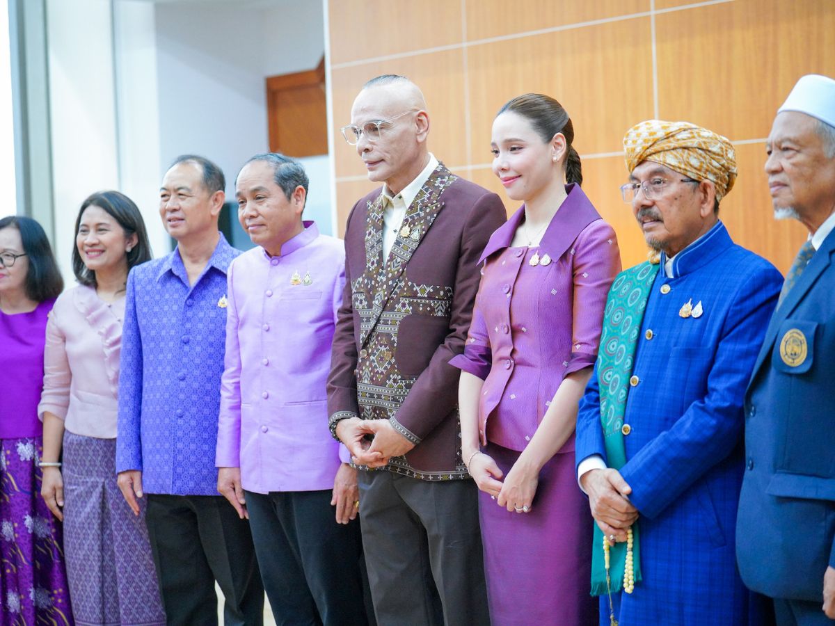 ‘ซาบีดา’ เข้ากระทรวงวัฒนธรรมวันแรก ควงคุณพ่อ ‘ชาดา’ ให้กำลังใจ