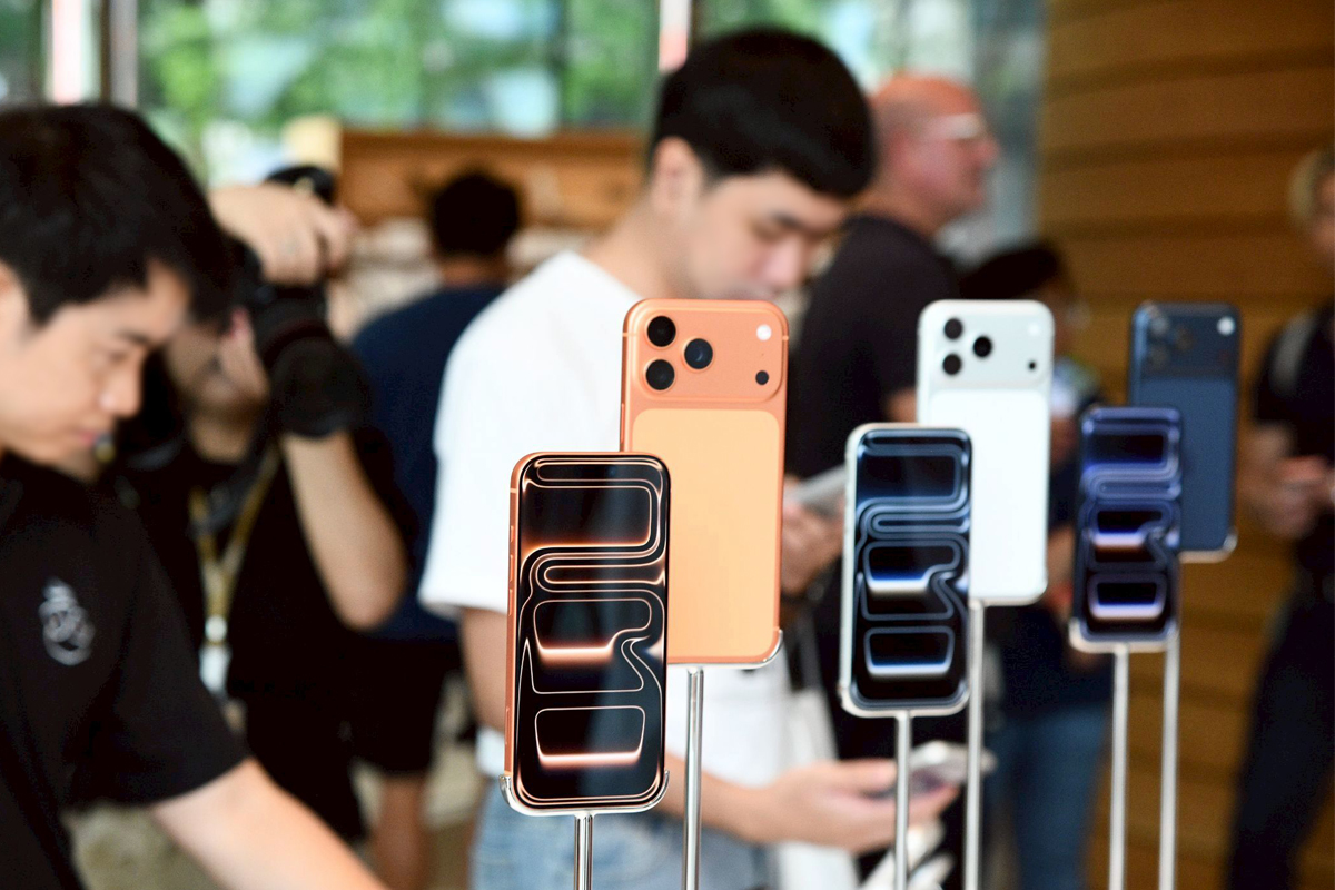 iPhone 17 สุดร้อนแรง ‘สาวกแอปเปิล’ ต่อคิวคึกคัก