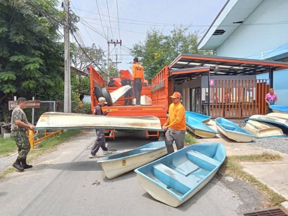 น้ำท่วมอยุธยา กระทบ 6 อำเภอ ด้าน ปภ.เร่งส่งเรือ 70 ลำ ช่วยผู้ประสบภัย