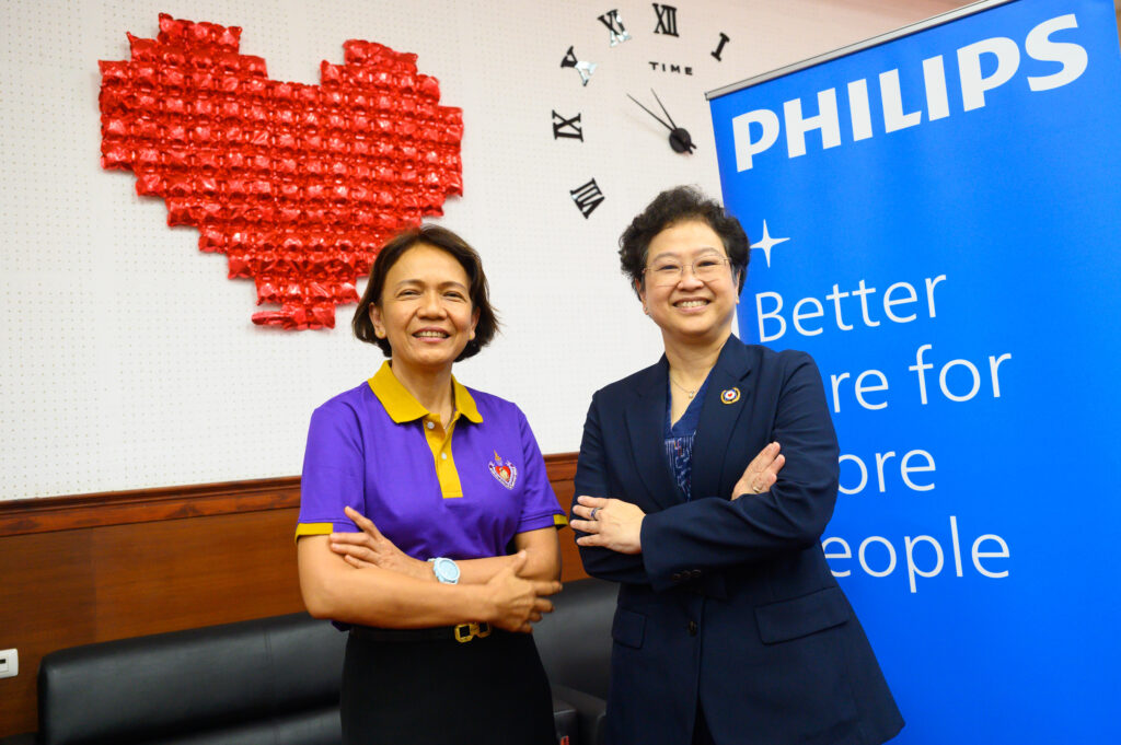 แพทย์หญิงปัทมพันธ์ อนันตาพงศ์ และ ศาสตราธิคุณแพทย์หญิงสมนพร บุณยะรัตเวช
