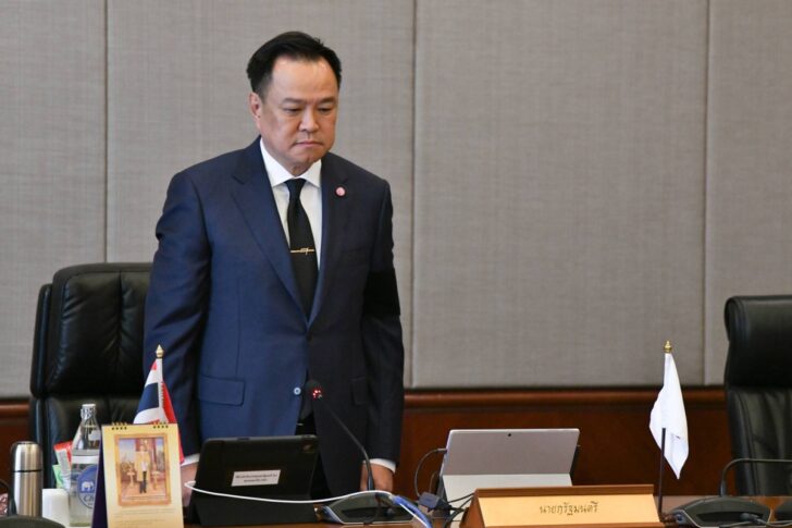 .นายกฯ ขอบคุณผู้ค้าไม่ฉวยโอกาสขึ้นราคาชุดไว้ทุกข์ หลังความต้องเพิ่มขึ้น.