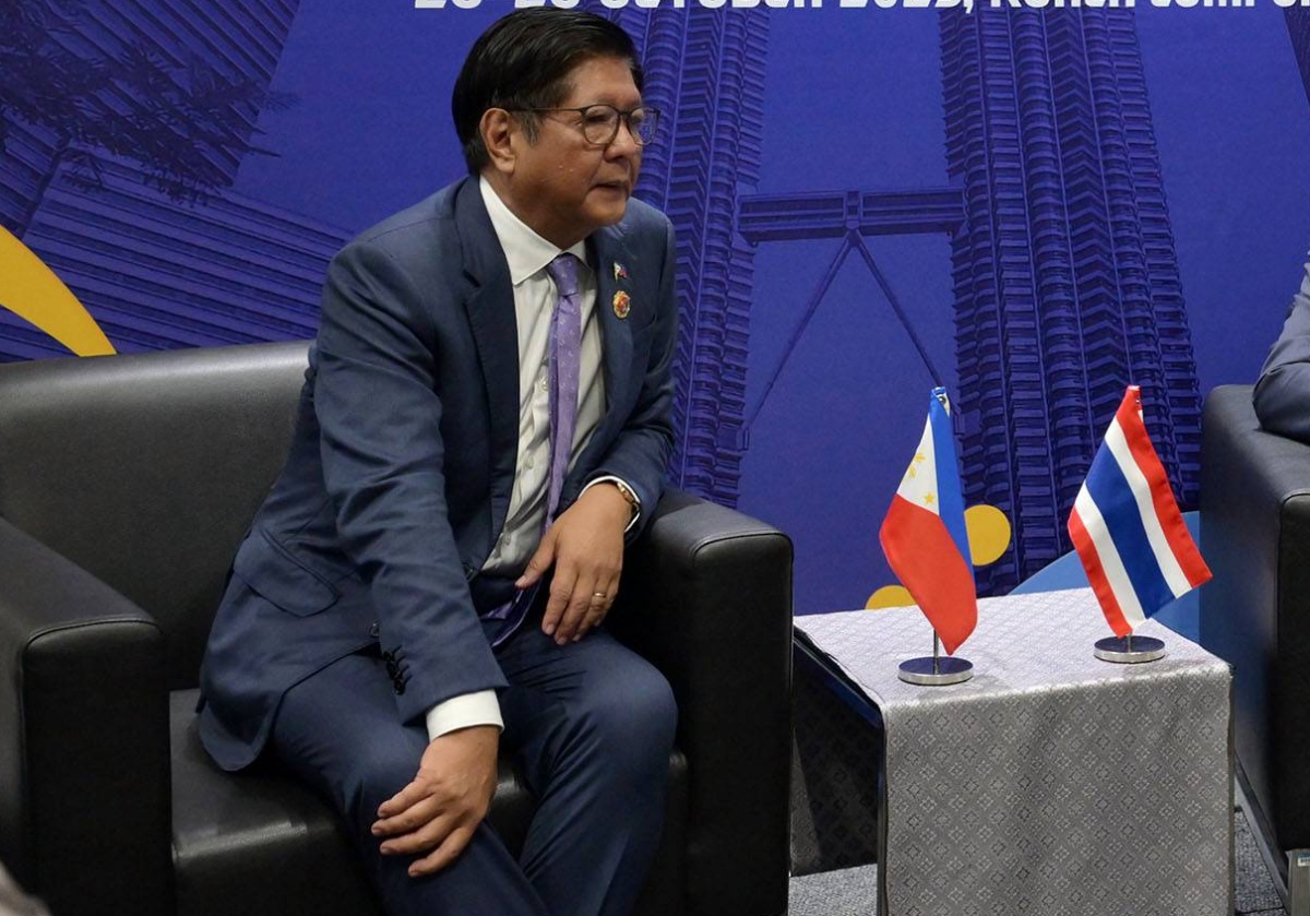 ประธานาธิบดีฟิลิปปินส์ ถวายความอาลัยแด่ ‘พระบรมราชชนนีพันปีหลวง’