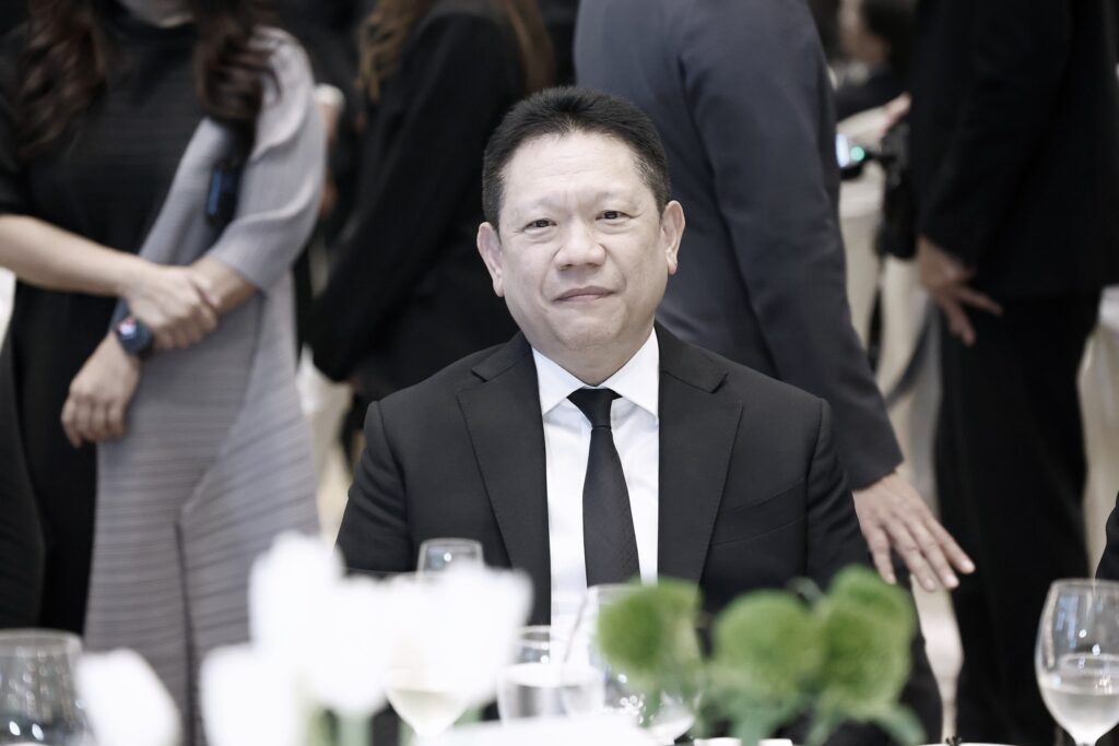 คนละครึ่งพลัส-ลวรณ แสงสนิท