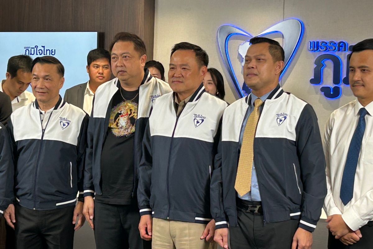 อนุทิน ต้อนรับ สุชาติ-ธนกร สวมเสื้อภูมิใจไทย ขน สส.ร่วมขบวน เตรียมเลือกตั้ง