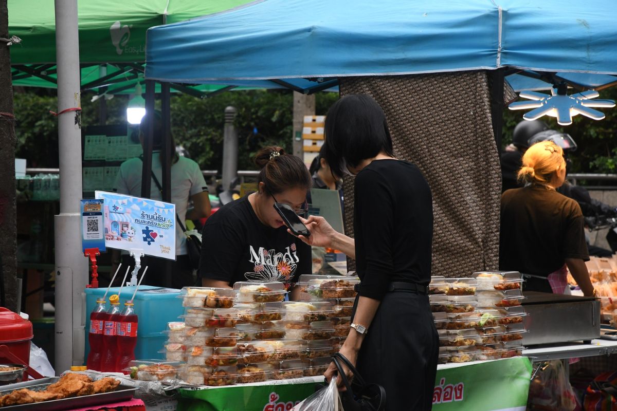 ‘คนละครึ่งพลัส’ วันแรกคึกคัก ร้านค้าแห่เข้าร่วมกว่า 6 แสนรายทั่วประเทศ