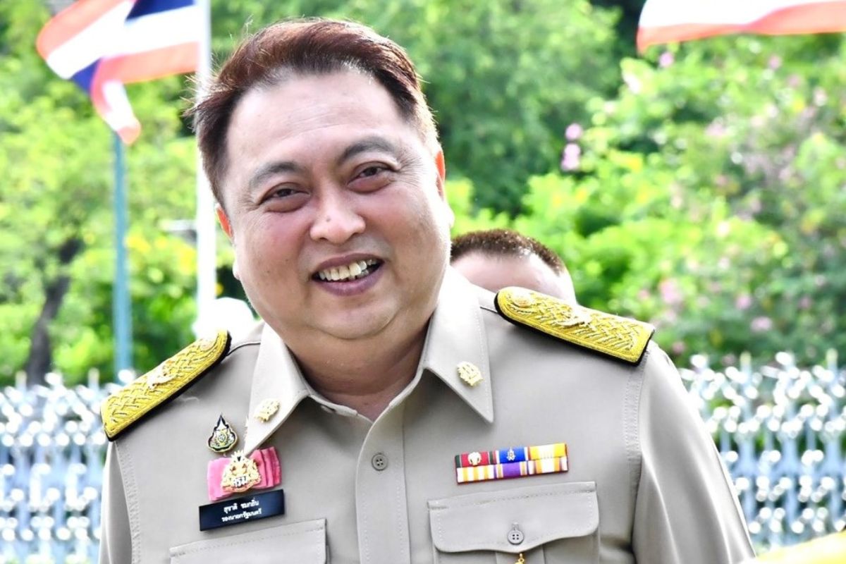 สุชาติ ชมกลิ่น