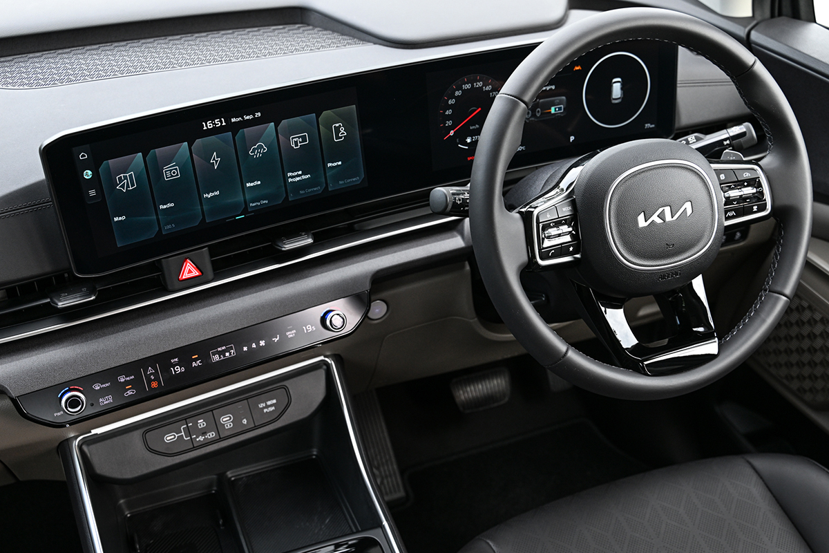 The new Kia Carnival HEV 7-seater