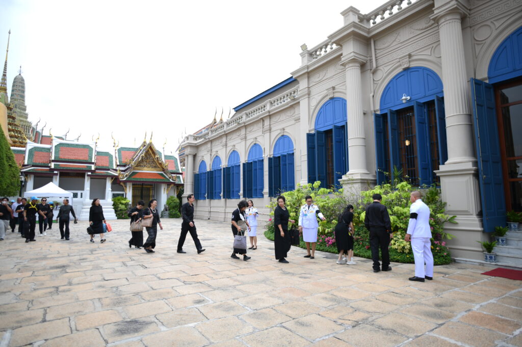 กทม.แจ้งอำนวยความสะดวกประชาชน ย้ายจุดคัดกรองมาฝั่งมธ.