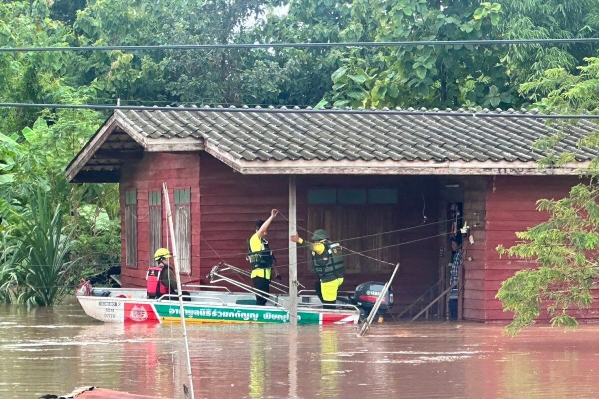 อุตรดิตถ์ฝนตกหนักต่อเนื่อง รพ.ตรอนประกาศภาวะฉุกเฉินไม่สะดวกให้บริการ