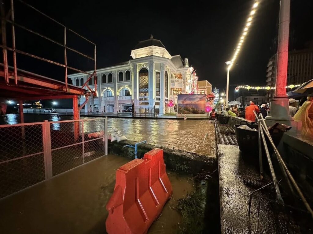ฝนกระหน่ำภูเก็ต