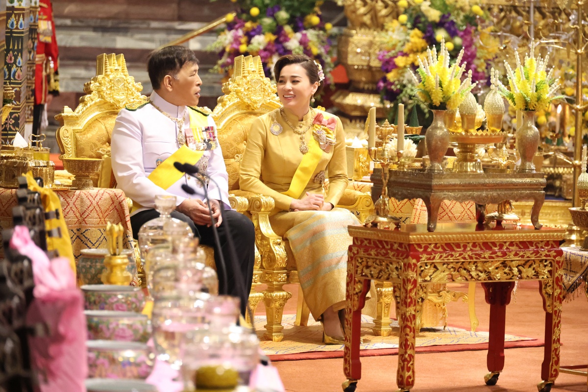 ในหลวง-พระราชินี เสด็จฯ ไปในการพระราชพิธีทรงบำเพ็ญพระราชกุศลวันนวมินทรมหาราช