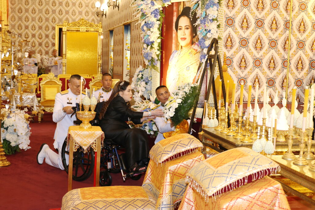 ในหลวง-พระราชินี