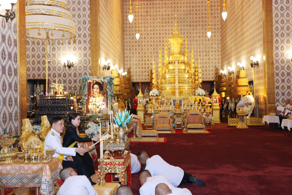 ในหลวง-พระราชินี