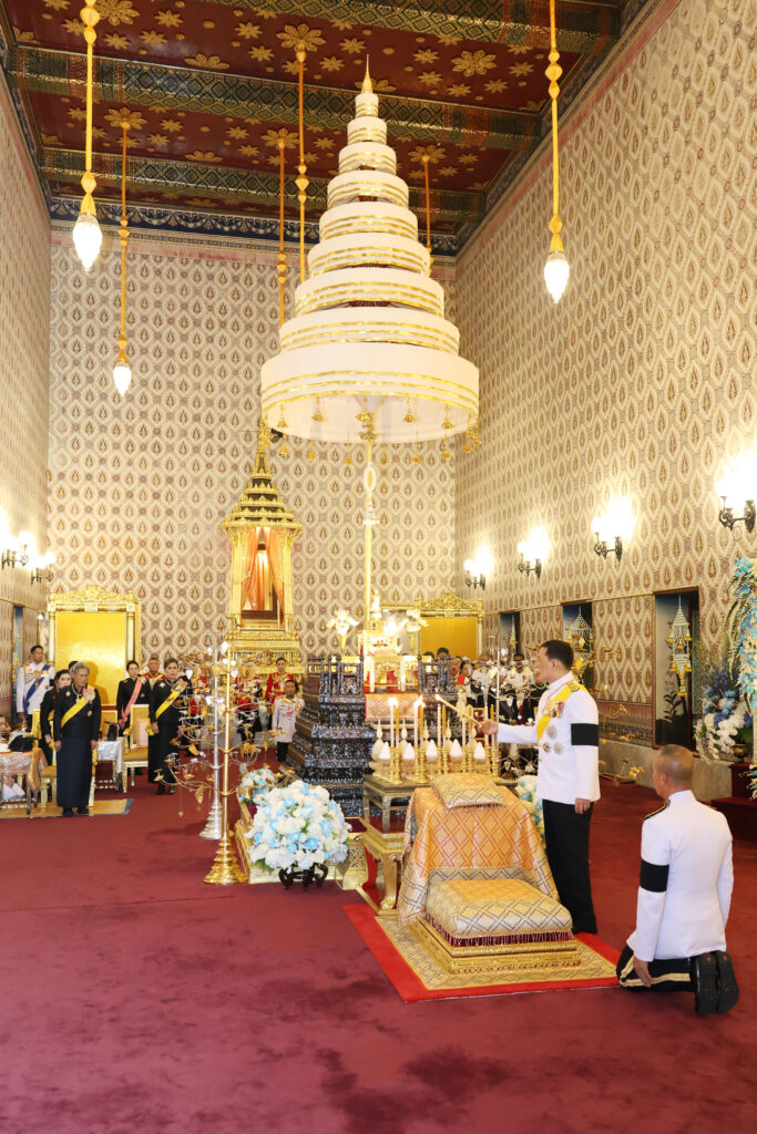 ในหลวง-พระราชินี