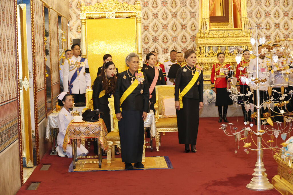 ในหลวง-พระราชินี