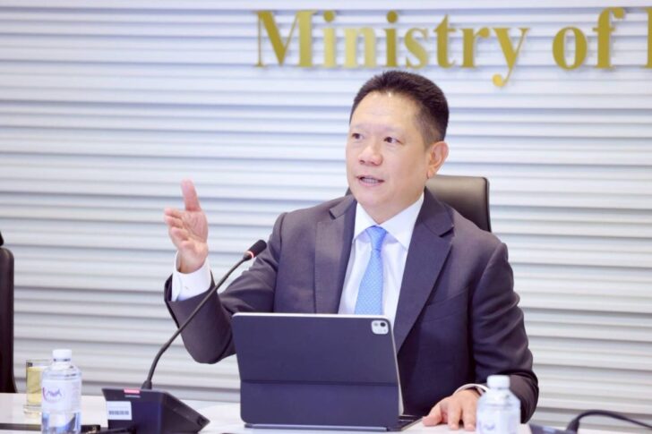 .“คนละครึ่งพลัส” เริ่มใช้พรุ่งนี้ 6 โมง คลังเผยร้านค้าร่วมแล้วกว่า 5.6 แสนราย.