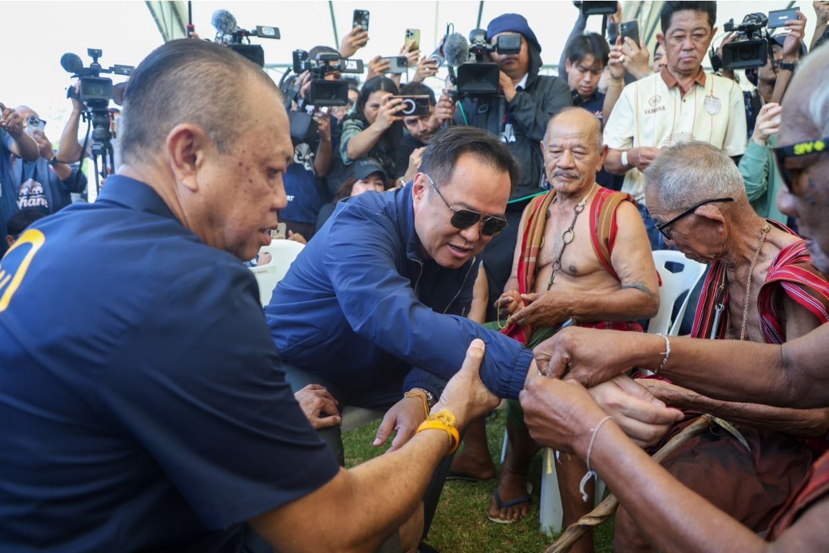 เนวิน จัดใหญ่วันเกิด 67 ปี ให้หมอปะกำผูกข้อมือ อนุทิน อวยพรนั่งนายกฯ อีก 4 ปี