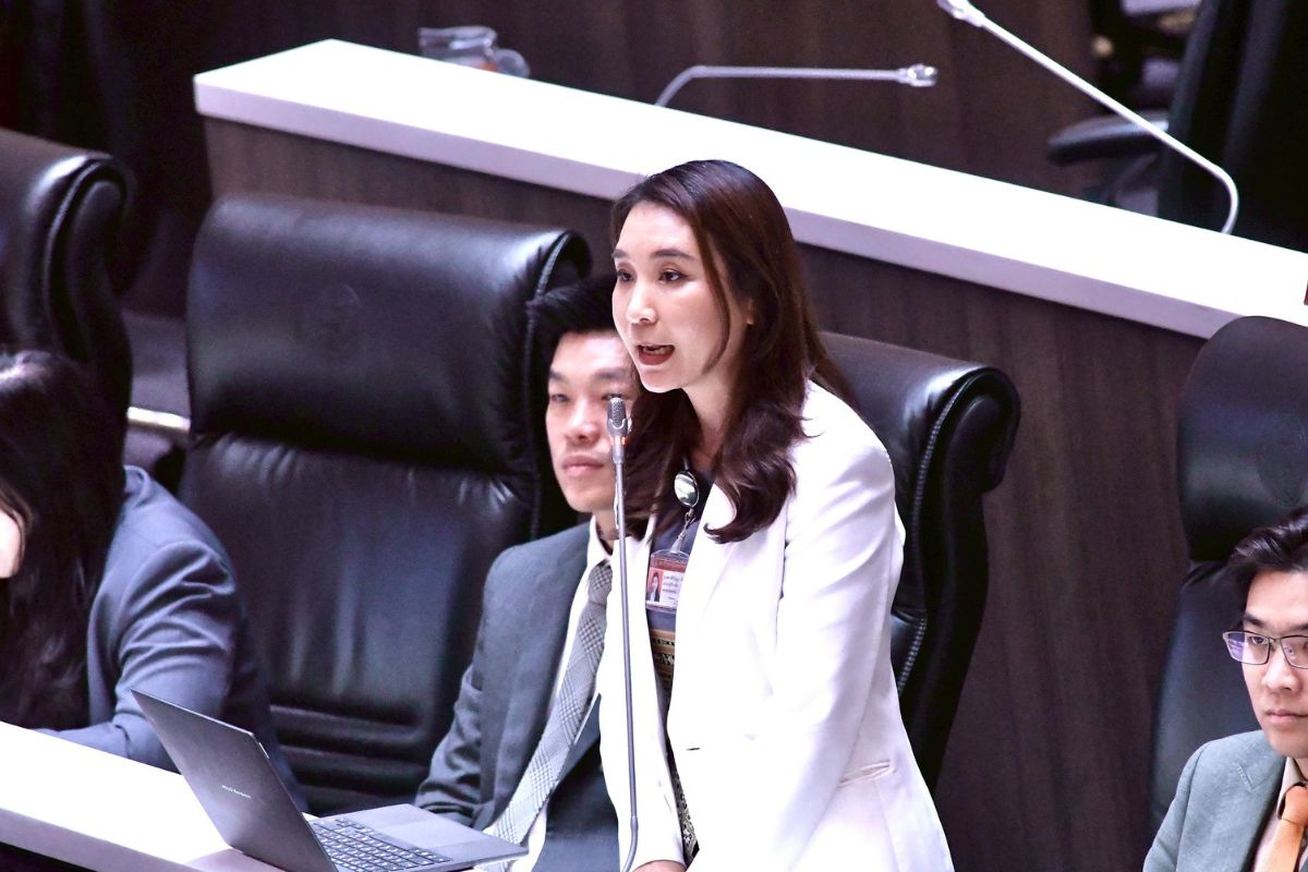 ศิริกัญญา อัด นโยบายรัฐล่องลอย ใช้ ‘คนละครึ่ง’ โกยคะแนน แนะรักษาวินัยการคลัง