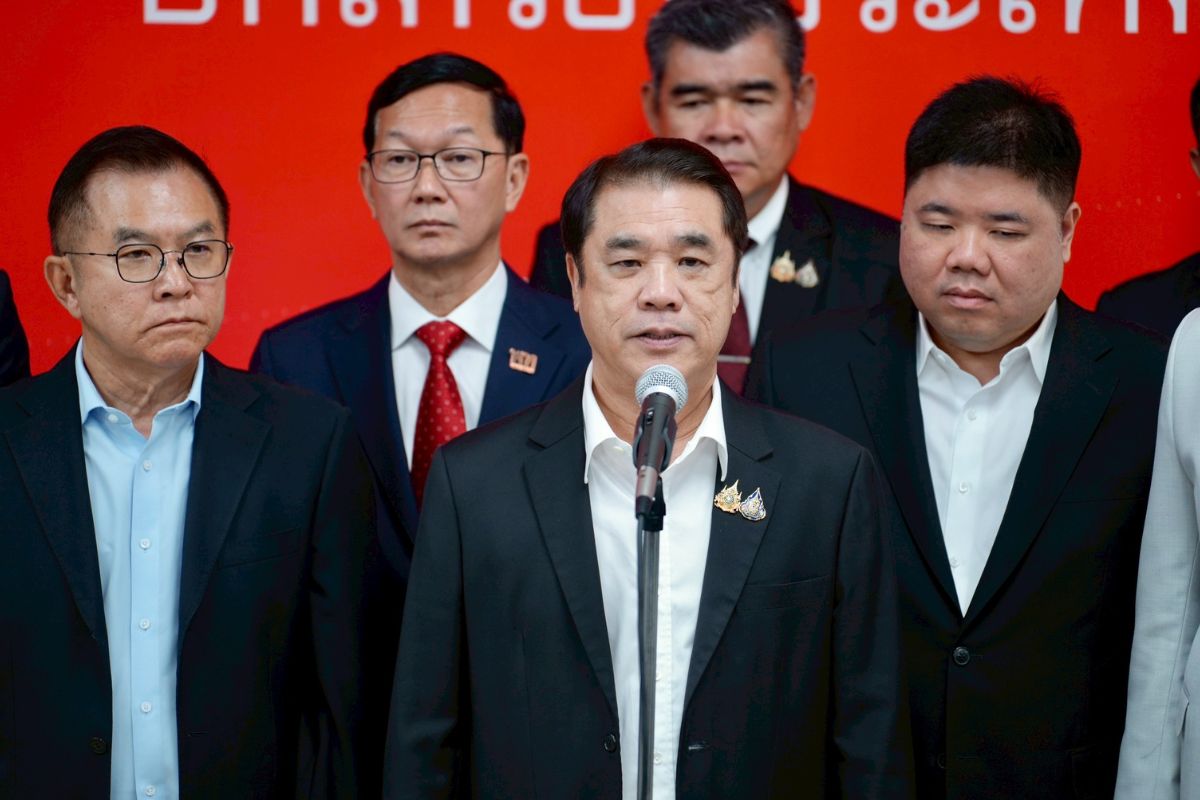 สุริยะ ปัดข่าวลือนั่งหัวหน้าพรรค เผย คนใหม่อยู่ในเพื่อไทย แต่ไม่ใช่ชินวัตร
