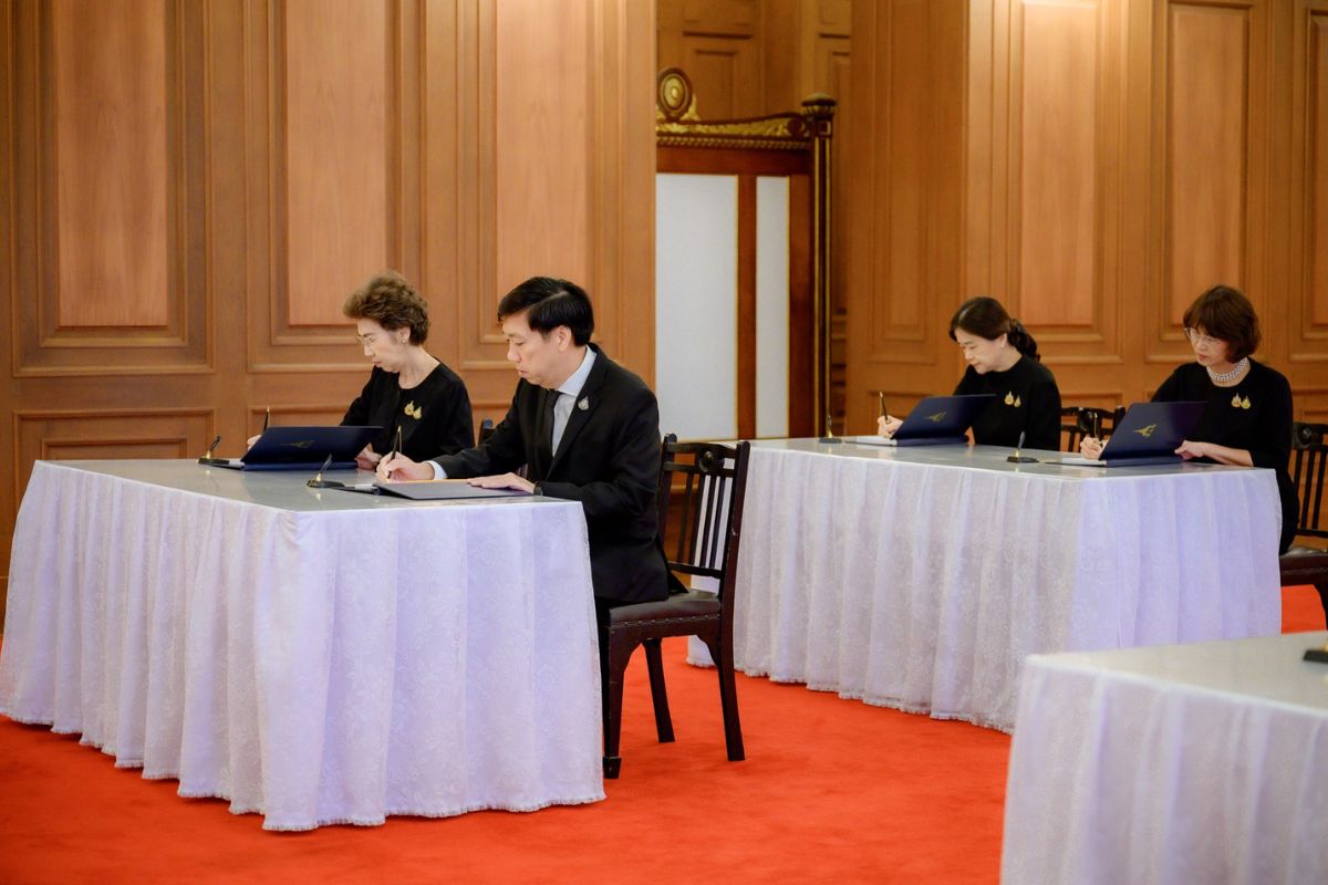 กลุ่มบริษัท ช.การช่าง ลงนามถวายความอาลัย รำลึกพระมหากรุณาธิคุณ พระพันปีหลวง