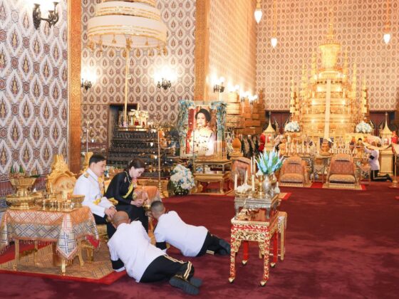 ในหลวง-พระราชินี ทรงบำเพ็ญพระราชกุศลพระพิธีธรรมสวดพระอภิธรรม พระบรมศพ “พระบรมราชชนนีพันปีหลวง” ในหลวง-พระราชินี