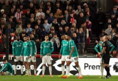 แชมป์เก่าพรีเมียร์ลีกแพ้ 4 นัดติด มีใครป้องกันแชมป์ได้บ้าง ? ลิเวอร์พูล