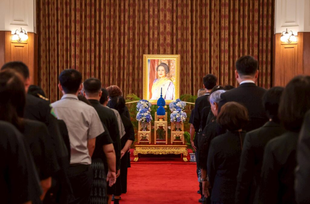 เจ้าสัวธนินท์ คณะบุคคล-ประชาชน เข้าถวายน้ำสรงพระบรมศพ