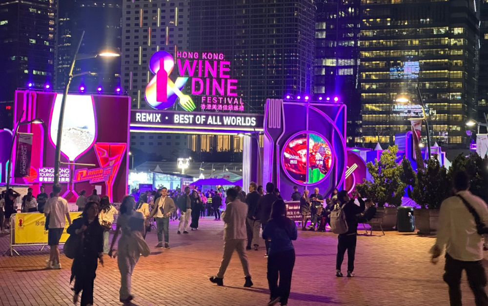 Hong Kong Wine & Dine Festival 2025 เปิดฉากอลังการ วันแรกคนแห่ชิมไวน์ตำนาน-เมนูมิชลินเต็มงาน