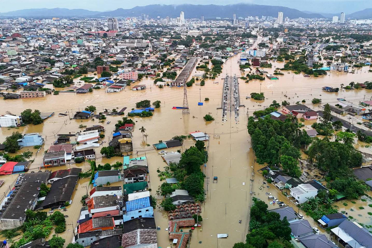 กต.แถลงศูนย์ฯช่วยเหลือต่างชาติในอุทกภัยภาคใต้ราว 800 คน