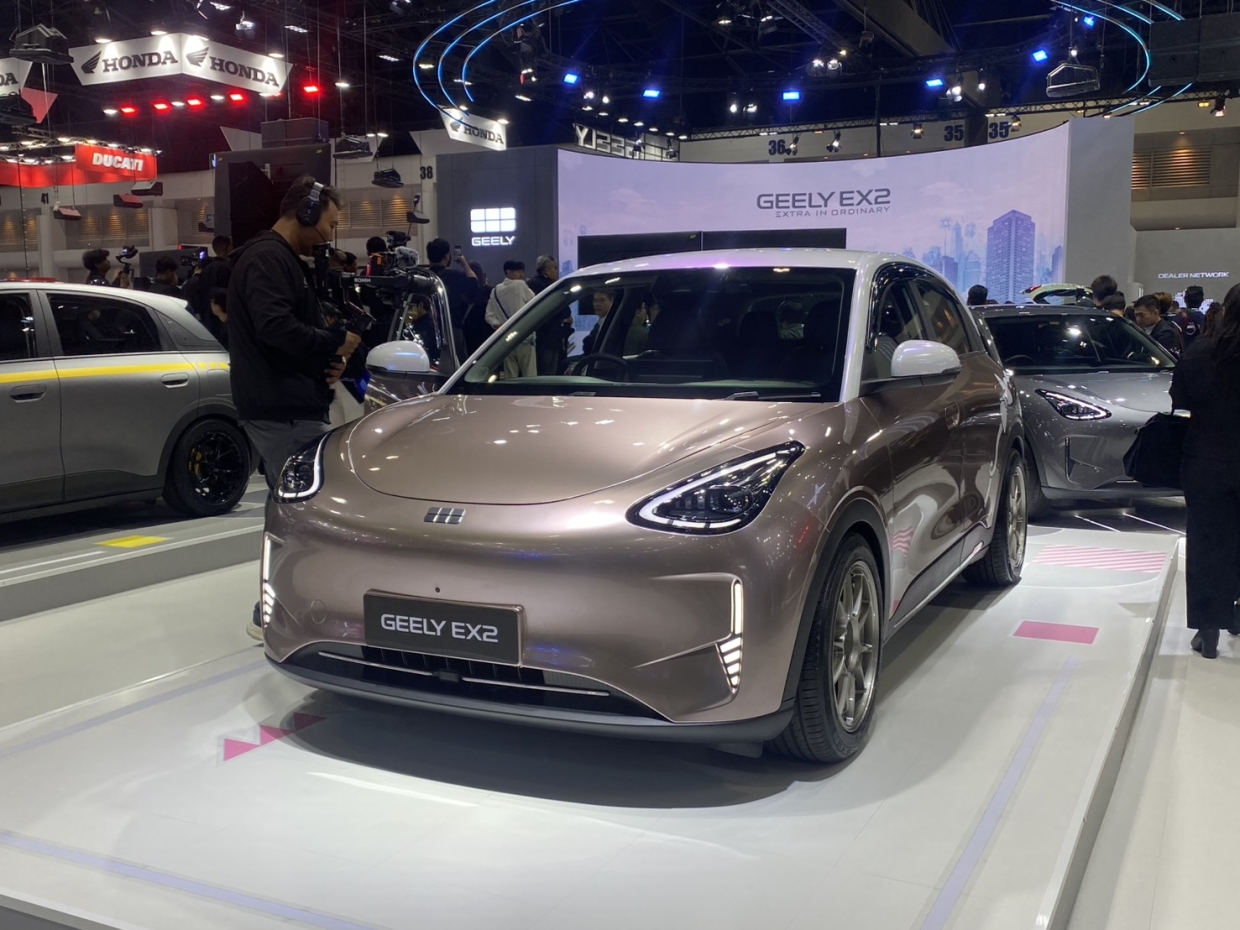 สื่อนอกรายงาน มอเตอร์เอ็กซ์โป 2025 สงครามราคาอีวีค่ายจีนเดือด แย่งลูกค้าไทย