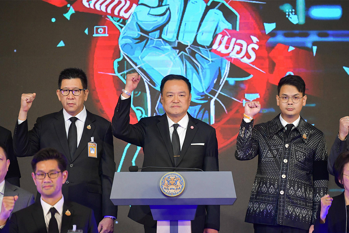 ยุบสภากับอายัด อะไรเกิดก่อน ?