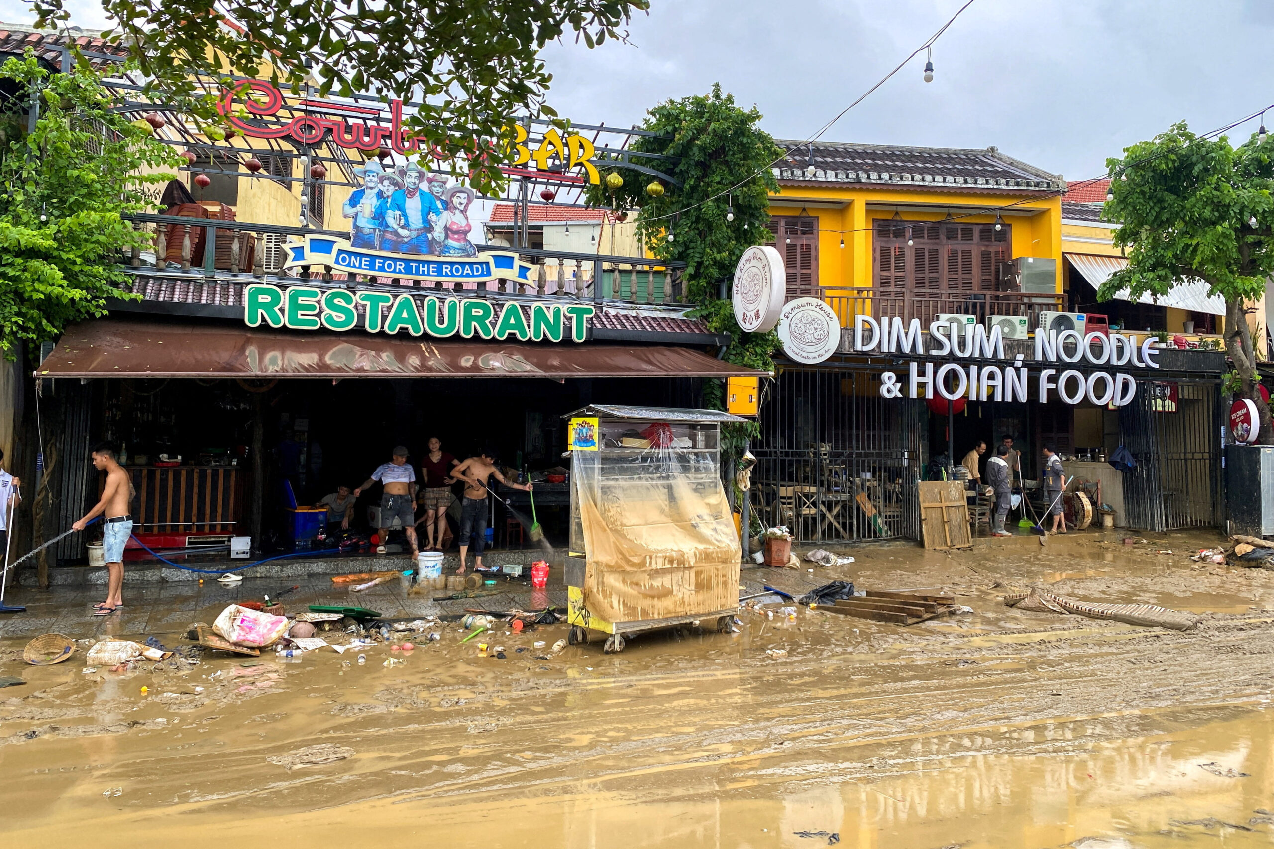น้ำท่วมหนักยืดเยื้อ เวียดนามดับ 90 ศพ พืชเศรษฐกิจเสียหายราว 500,000 ไร่