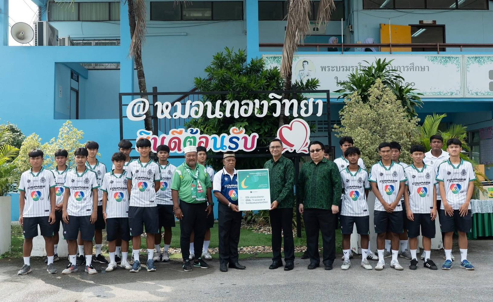 ไอแบงก์ ให้กำลังใจ “รถขนฝัน” มอบทุนการศึกษารร.หมอนทองวิทยา 7 หมื่นบาท