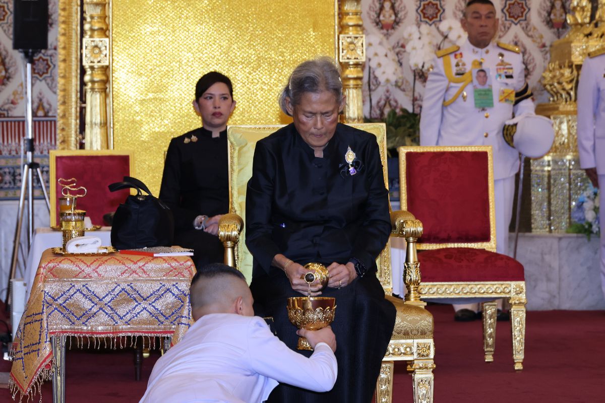 กรมสมเด็จพระเทพฯ ทรงบำเพ็ญพระราชกุศลถวายพระบรมศพ พระบรมราชชนนีพันปีหลวง