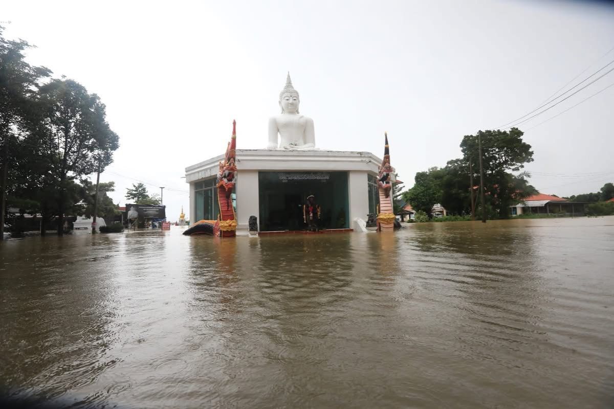 อุทกภัยสงขลาวิกฤตหนัก ย่านเมืองเก่าน้ำท่วมสูง เดือดร้อนพุ่ง 8.3 แสนคน
